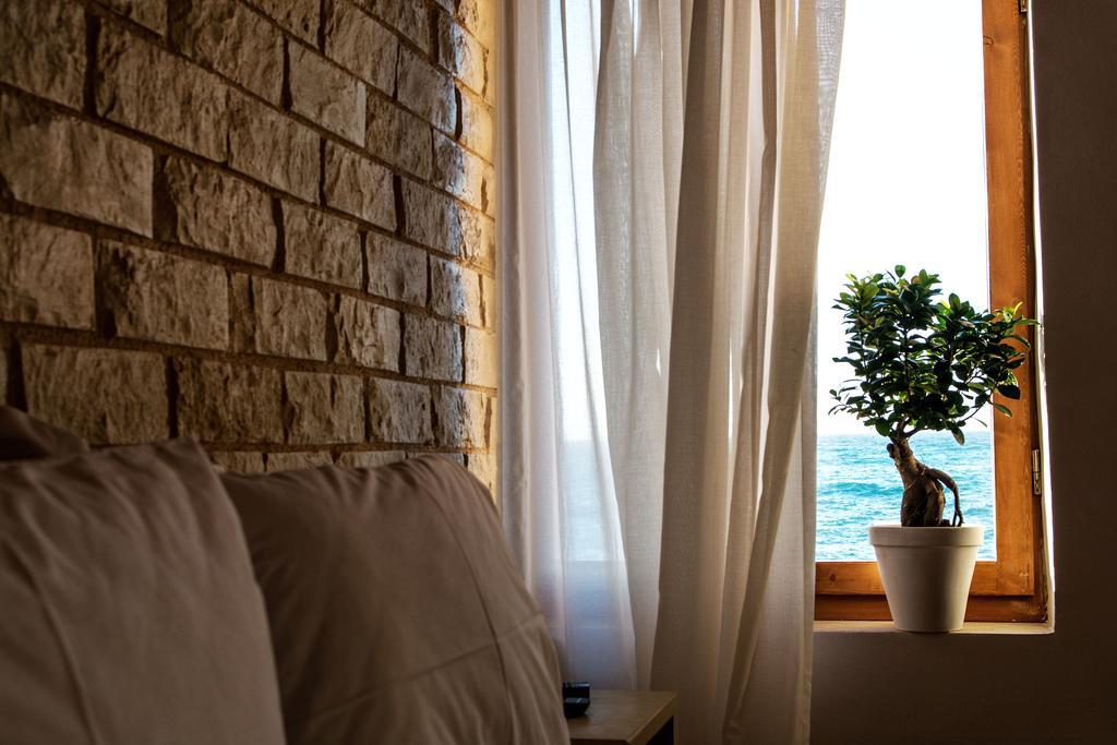 Готель Ocean Waves Chania  Екстер'єр фото